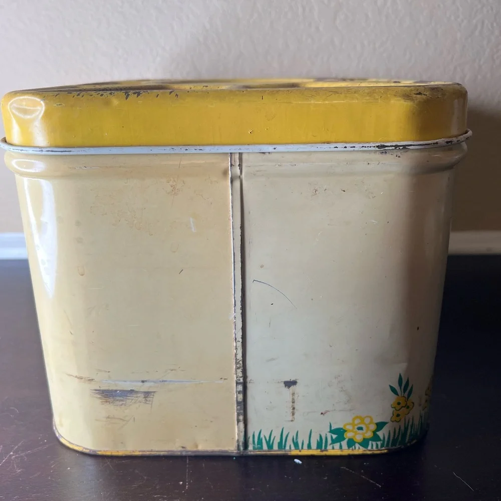 Vintage 1950s/1960s Tin Bread Box, Vented Baked Goods Storage, Country Kitchen